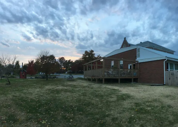 Davie School Hotel Anna