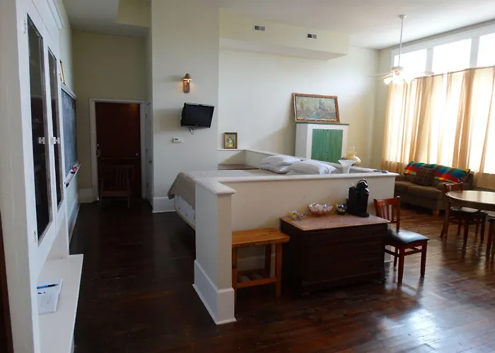 Davie School Hotel 4*