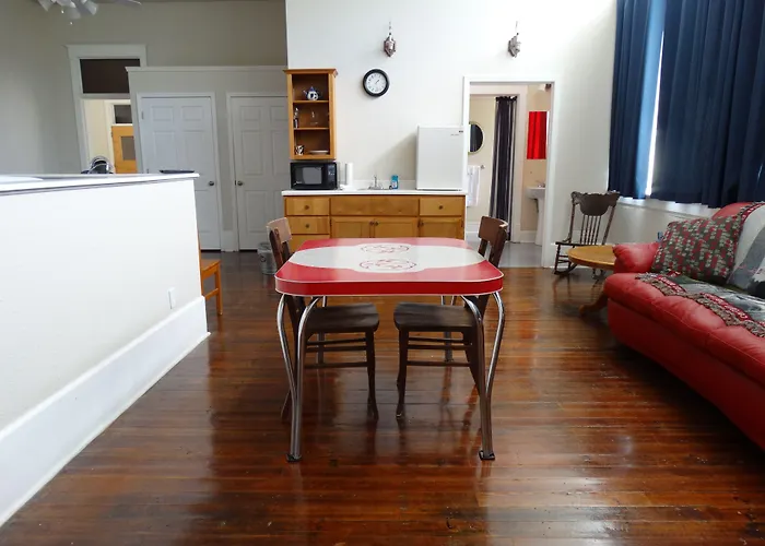Davie School Hotel Anna